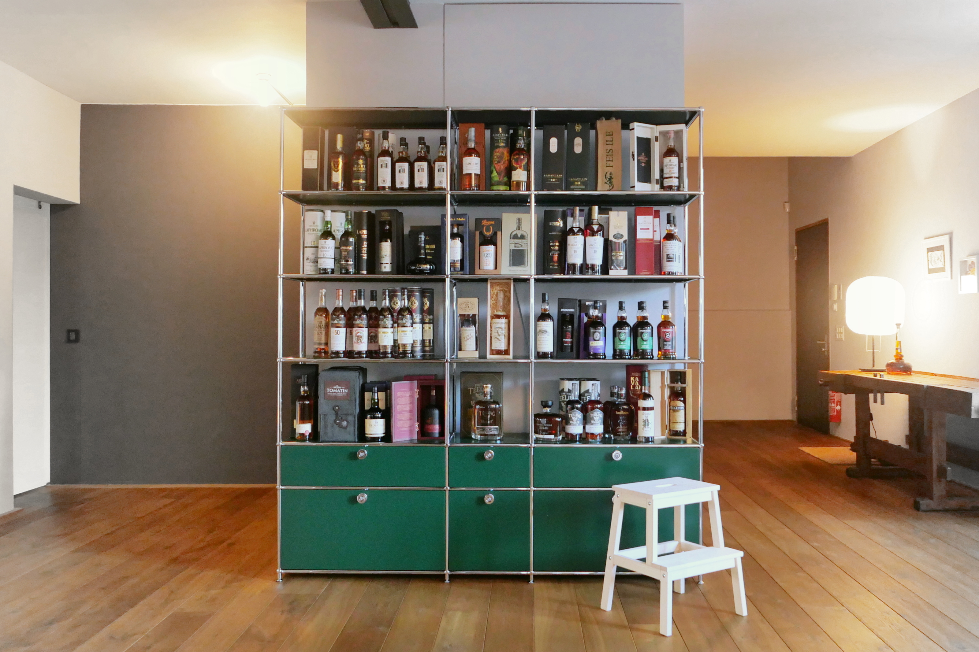 Whisky-Store im Loft, alte Strohhutfabrik, Wohlen